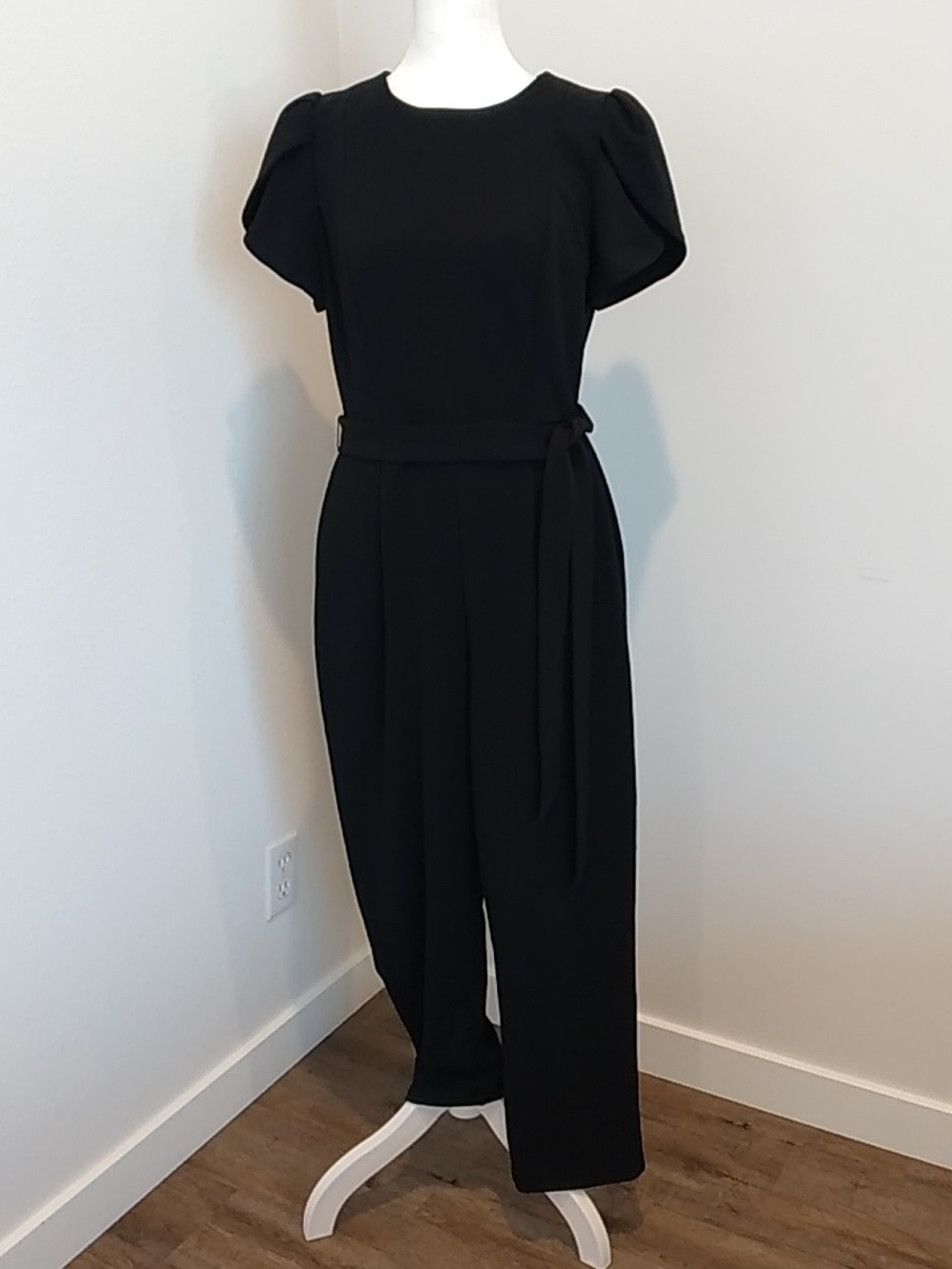 Calvin Klein Tie-Waist Tulip-Sleeve Jumpsuit Black Size 8 Elegant Sexy -NWOT